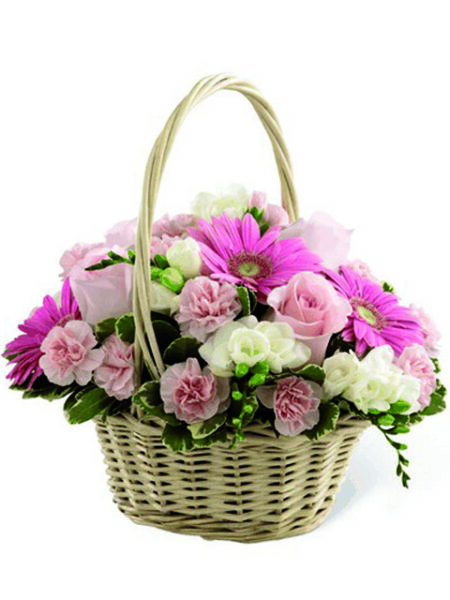 cesto di fiori dai toni rosa