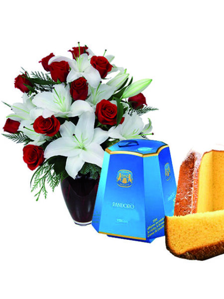 bouquet di rose rosse gigli e pandoro